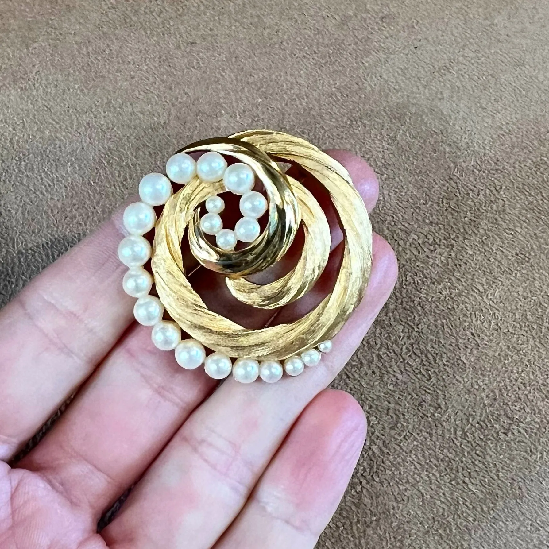 Trifari Vintage Gold Pearl Round Brooch