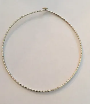 Twisted choker