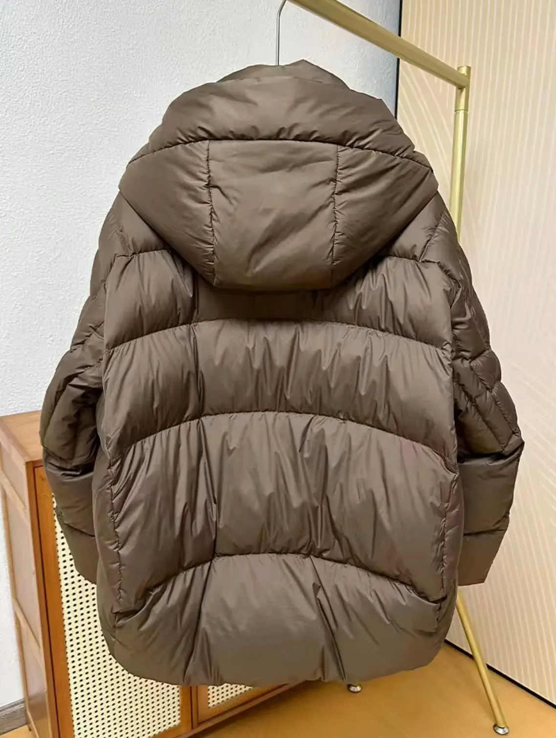 Ultimate Comfort: Women's Hooded Duck Down Jacket