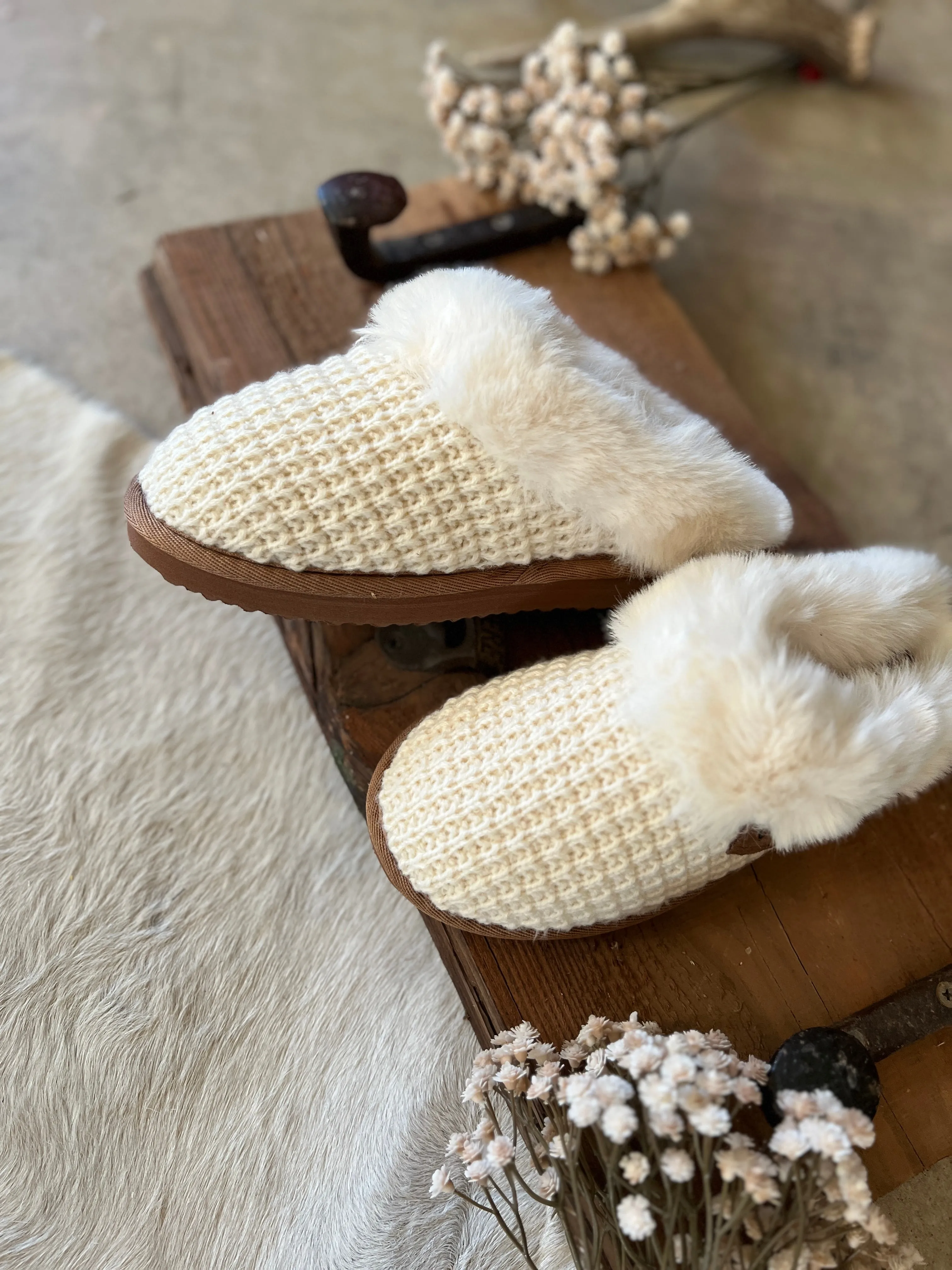 Very G Cream Sweater Knit Fuzzy Slippers