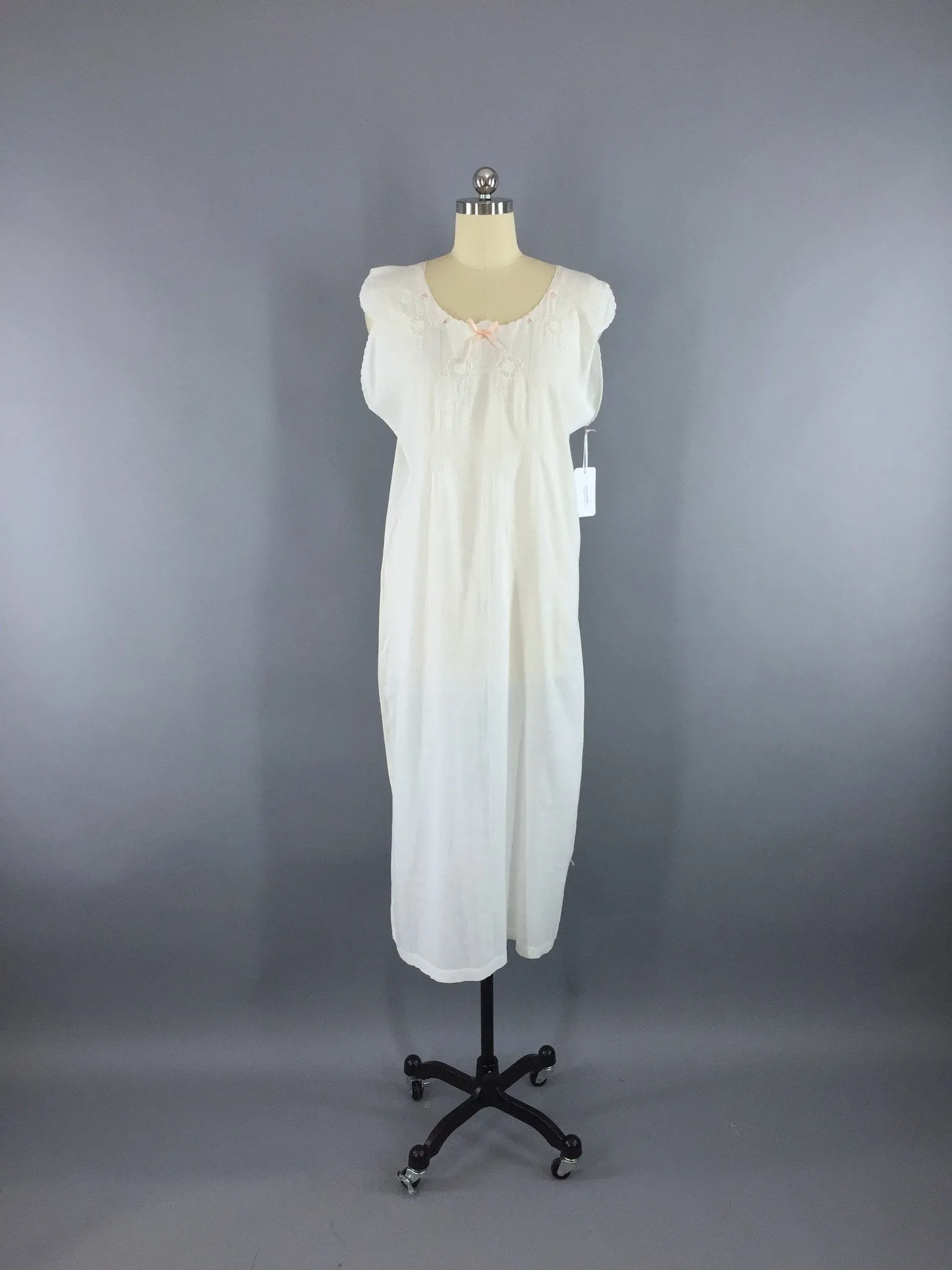 Vintage 1920s Embroidered White Cotton Nightgown