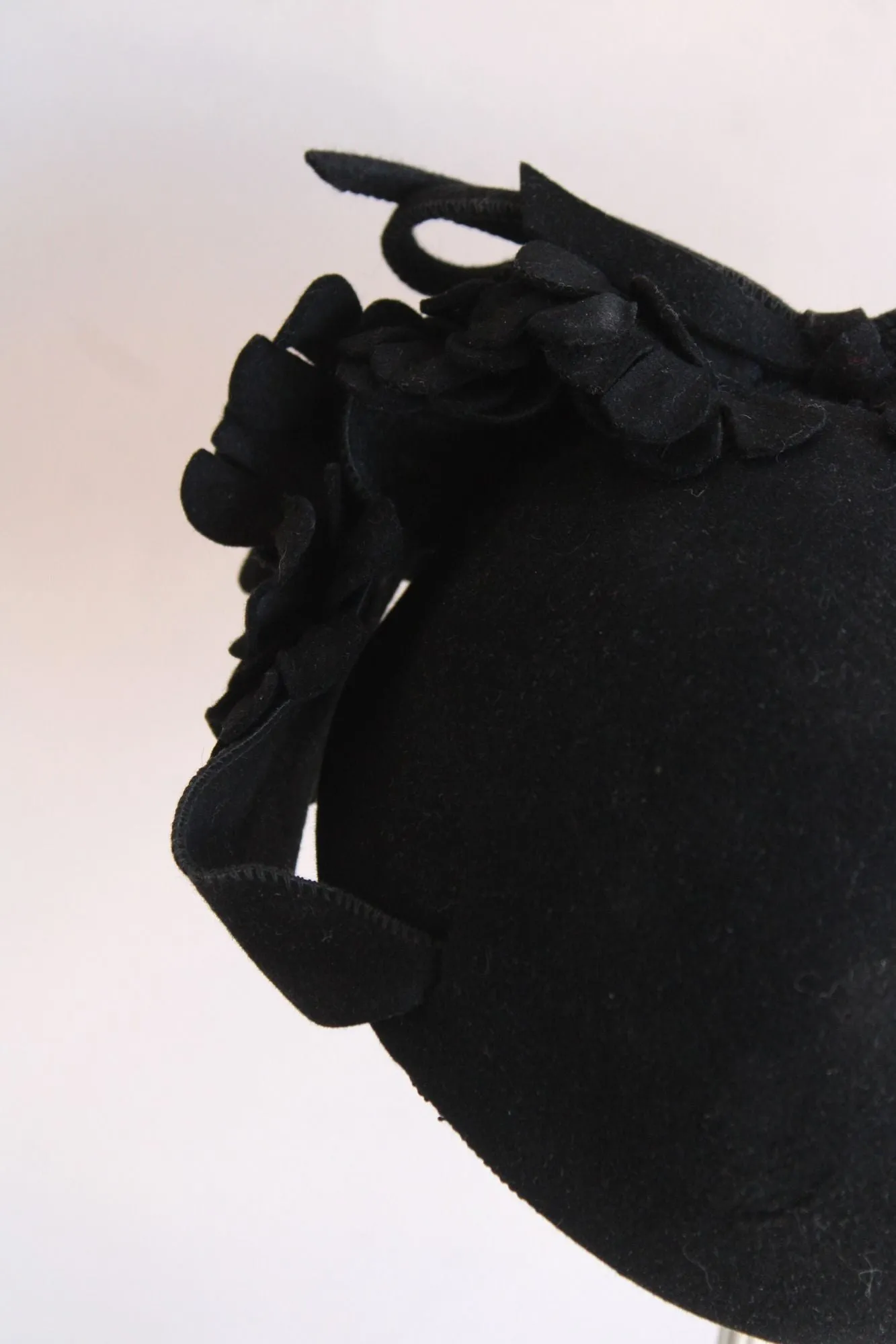 Vintage 1930s 1940s Black Wool Felt Hat with Faux Flowers and Bow