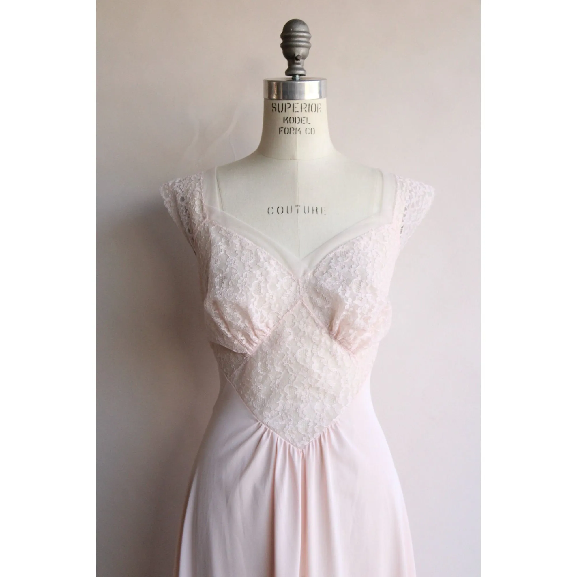 Vintage 1950s 1960s Vanity Fair Pink Nightgown