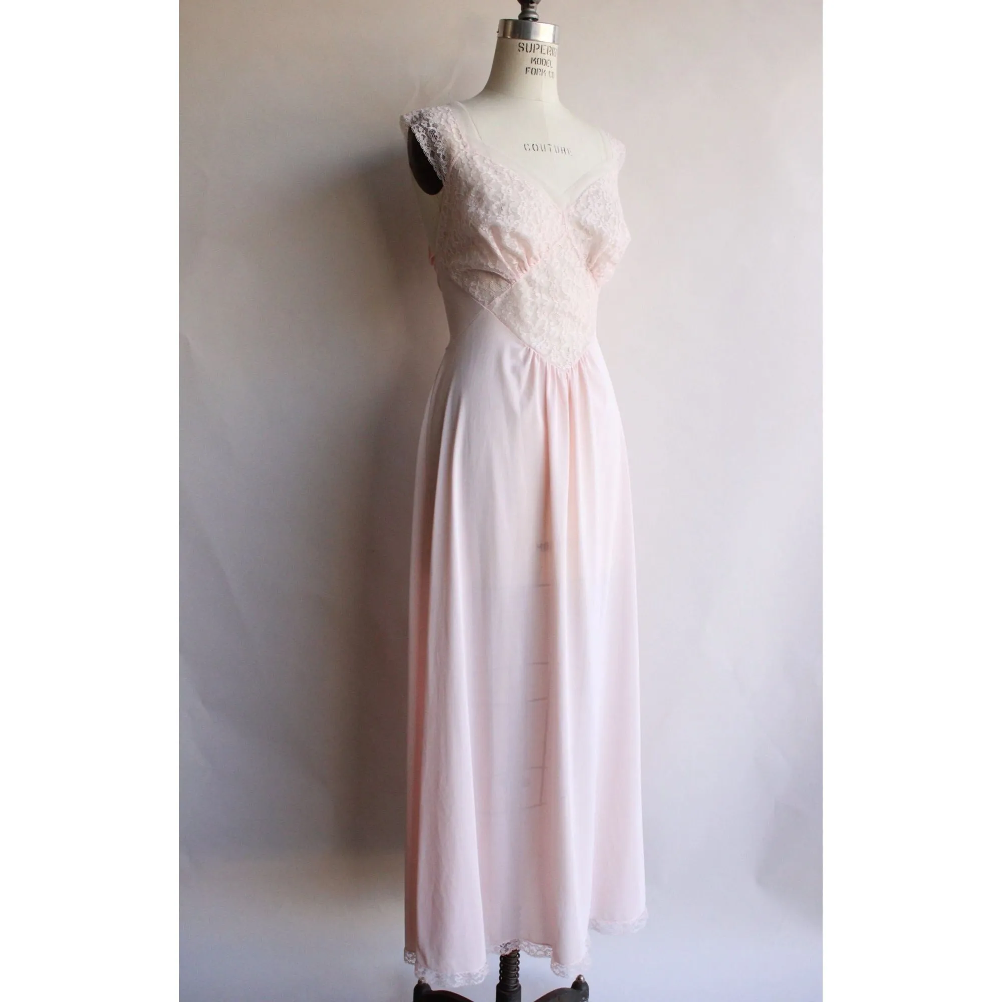 Vintage 1950s 1960s Vanity Fair Pink Nightgown