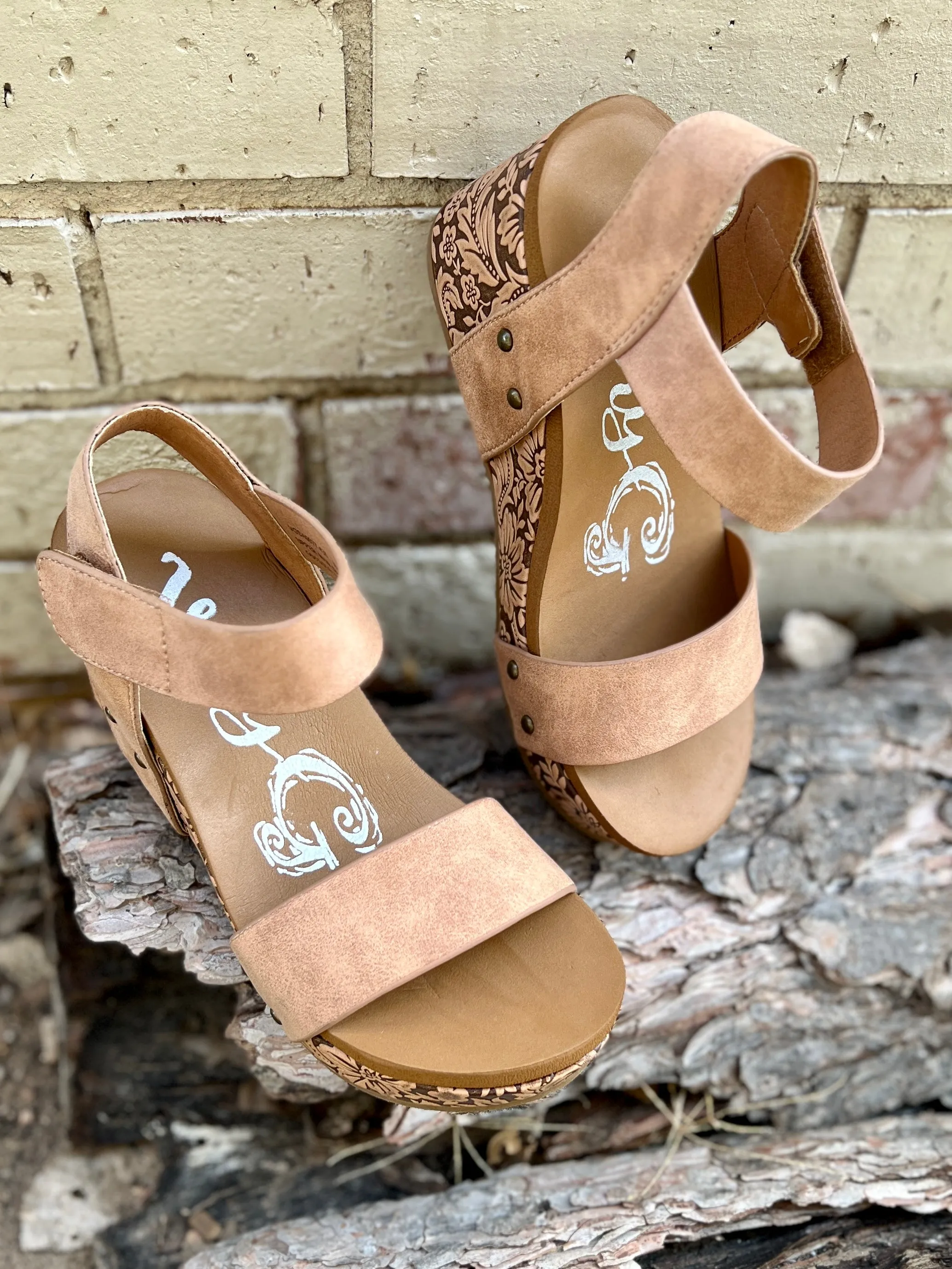 Wedge of Nude Flowers Sandals*