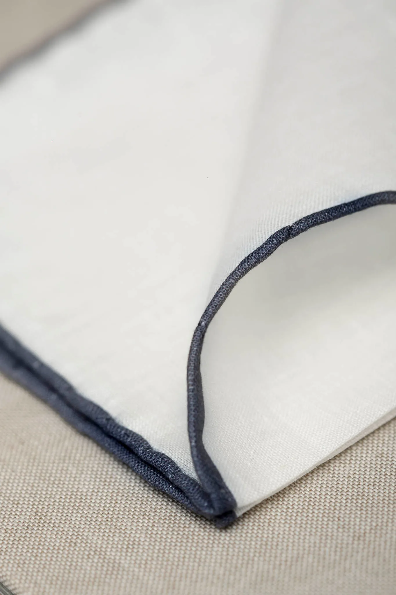 WHITE/BLUE LINEN POCKET SQUARE - Made in Italy