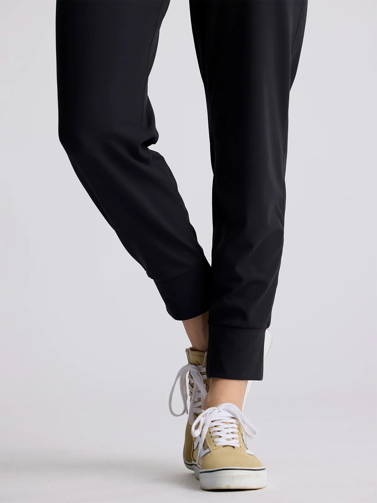 Women's Highmile Fitted Jogger - Black