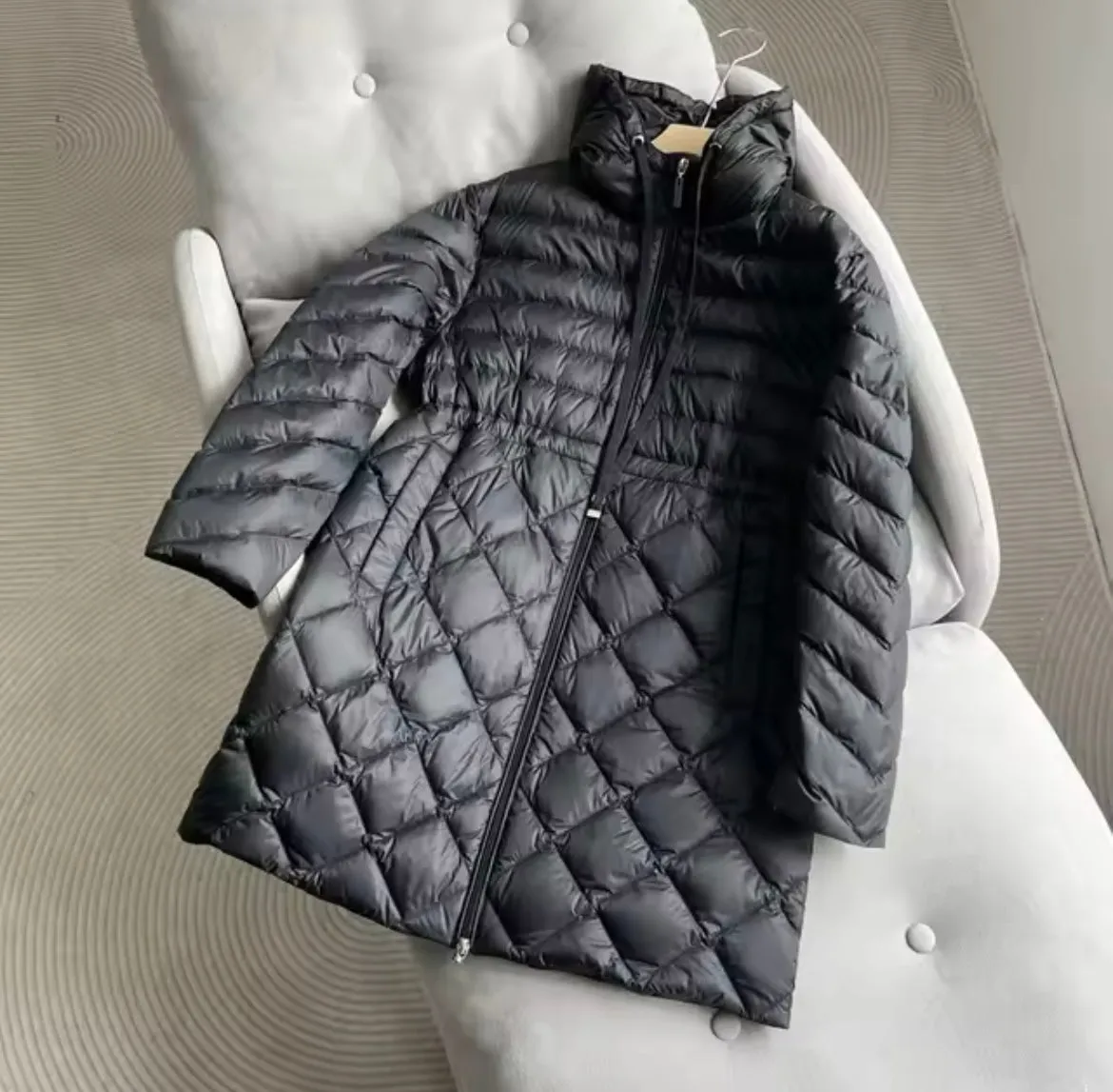 Women's Long Hooded Duck Down Jacket - Ultimate Warmth and Style