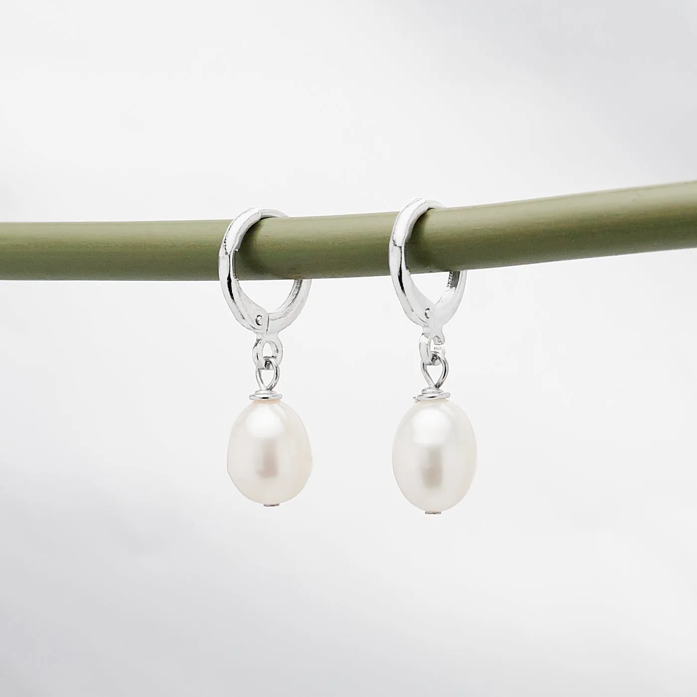 Women's Pearl Drop Earrings 8-9mm Colour: Black | White | Grey | Pink