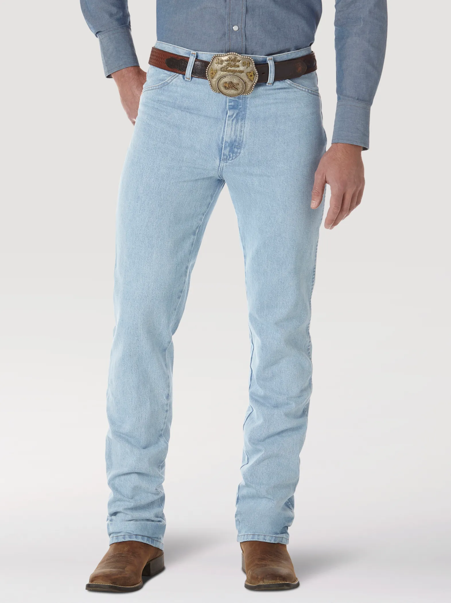 WRANGLER COWBOY CUT SLIM FIT JEAN IN BLEACH