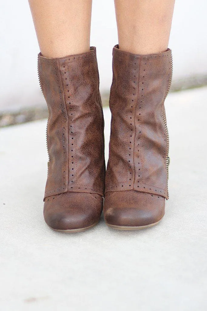 Zip that Lip Tan Booties